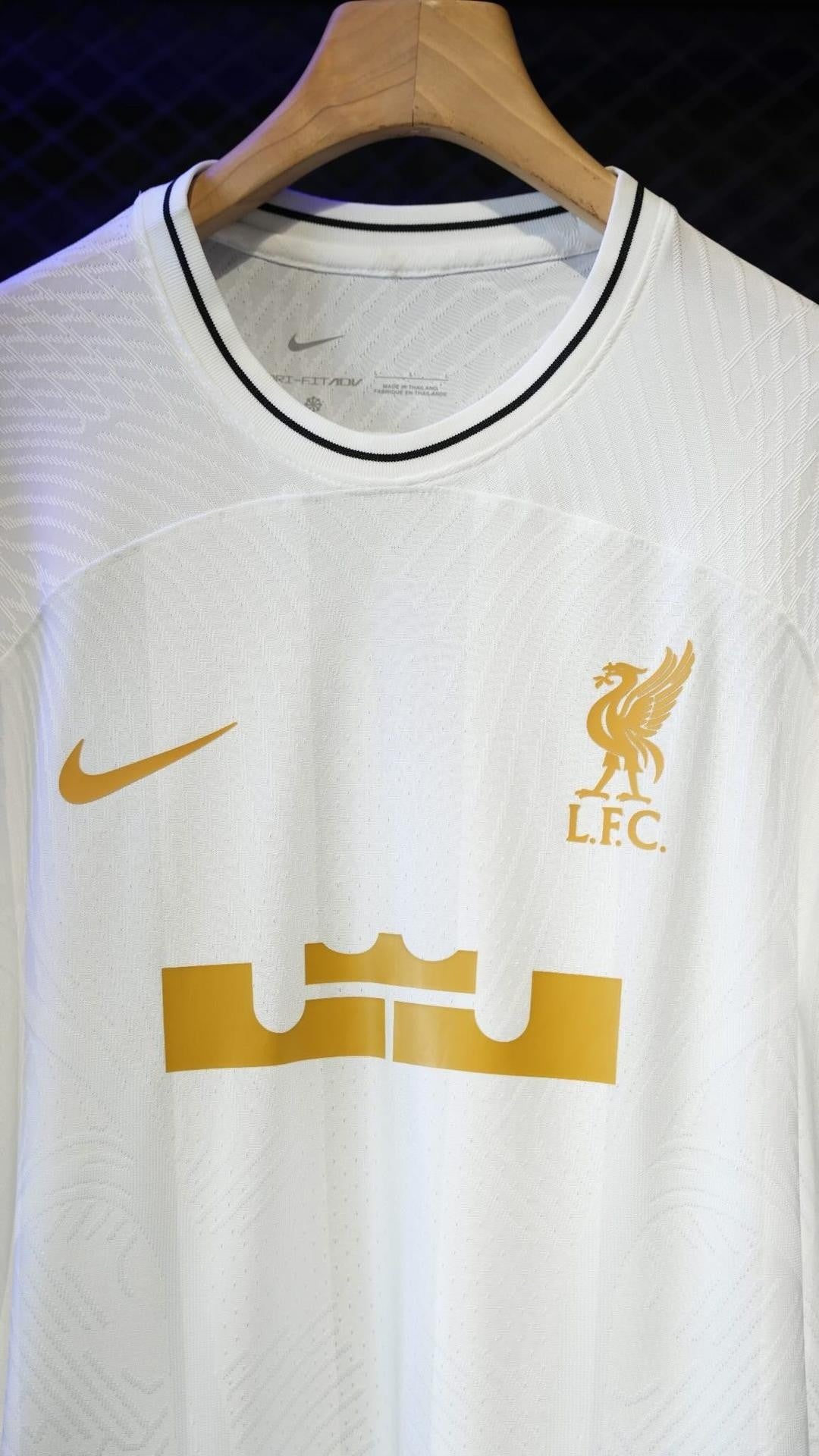 Camisola 23/24 Liverpool x Lebron James