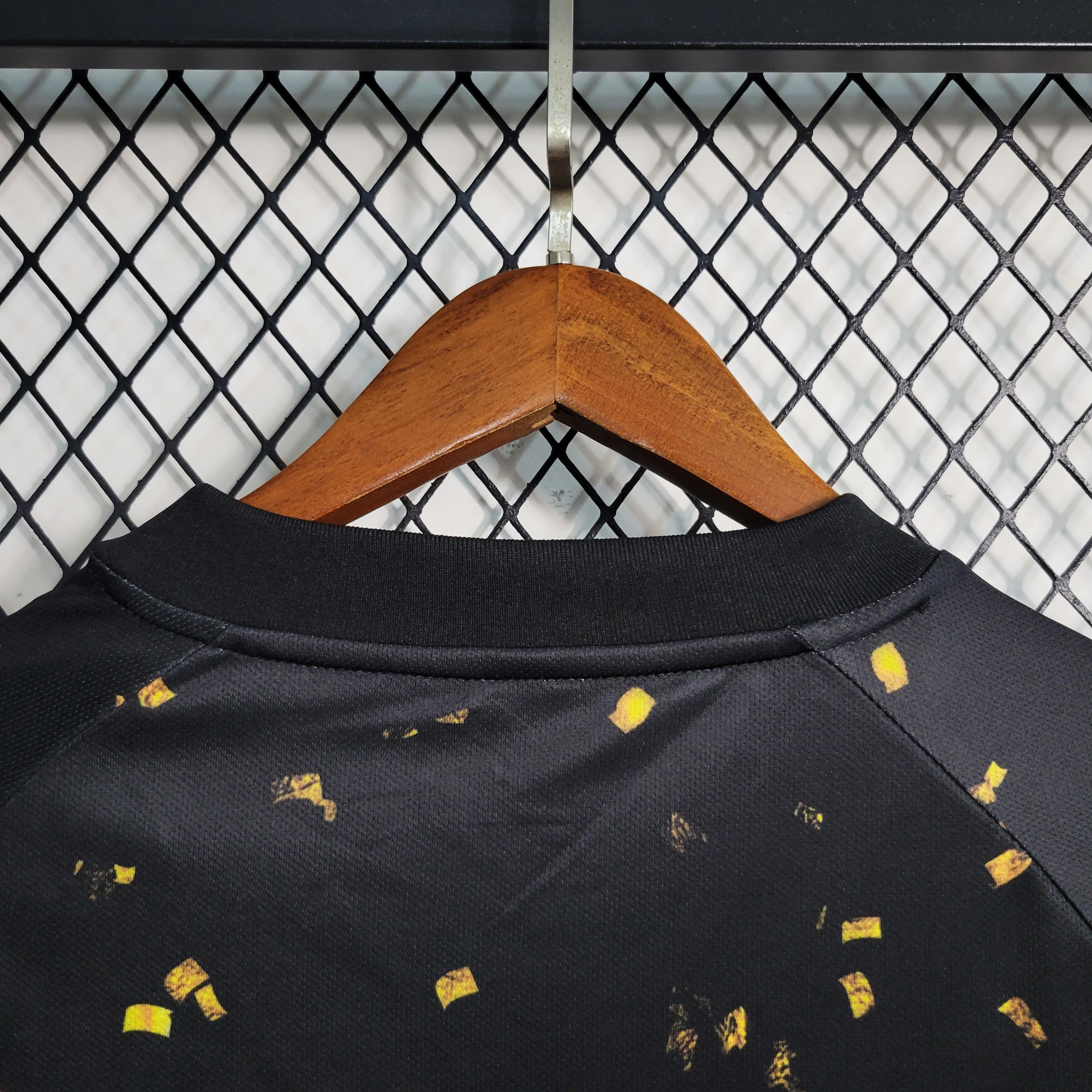 Camisola 23/24 Real Madrid Special Edition Black Gold