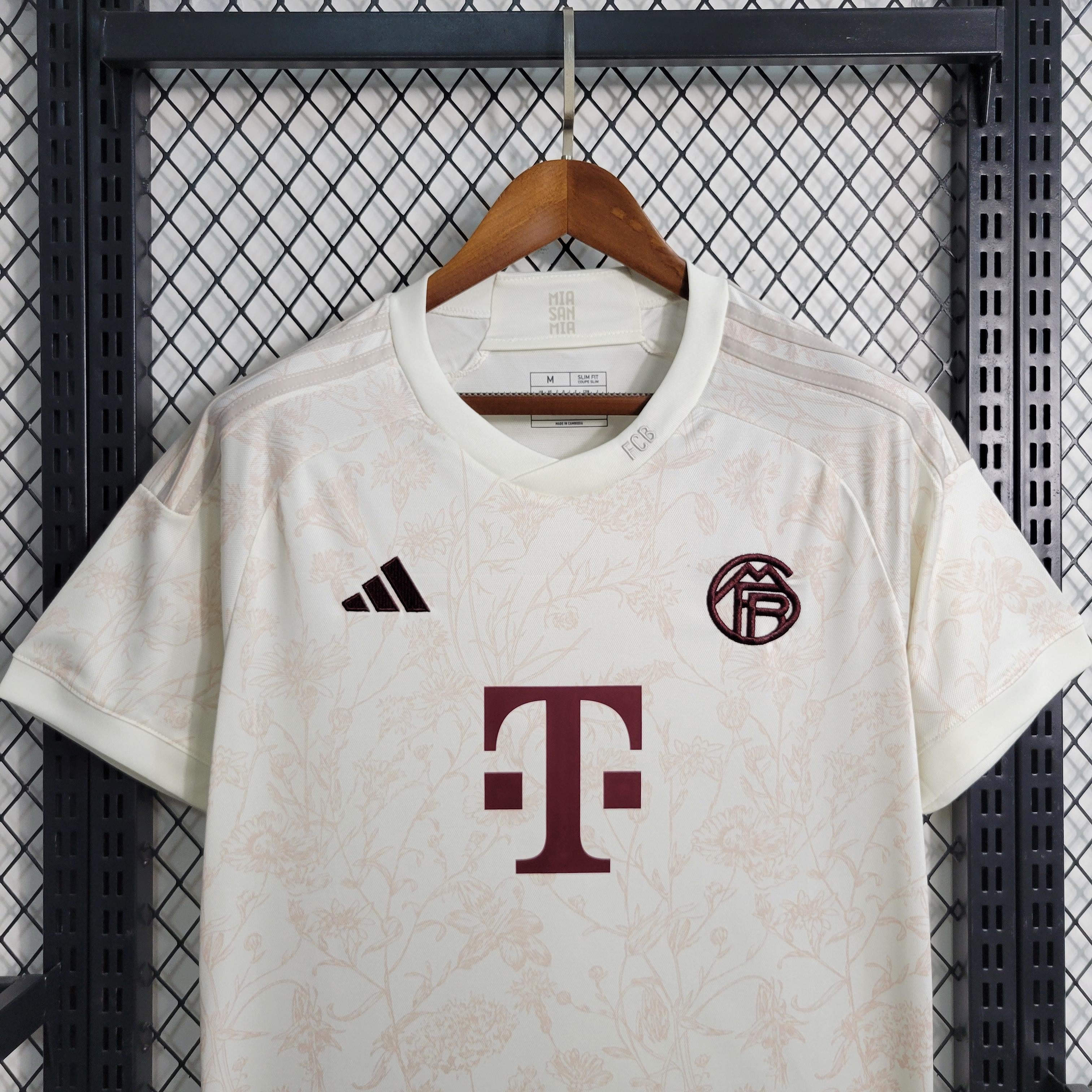 Camisola 23/24 Bayern Munique Terceira