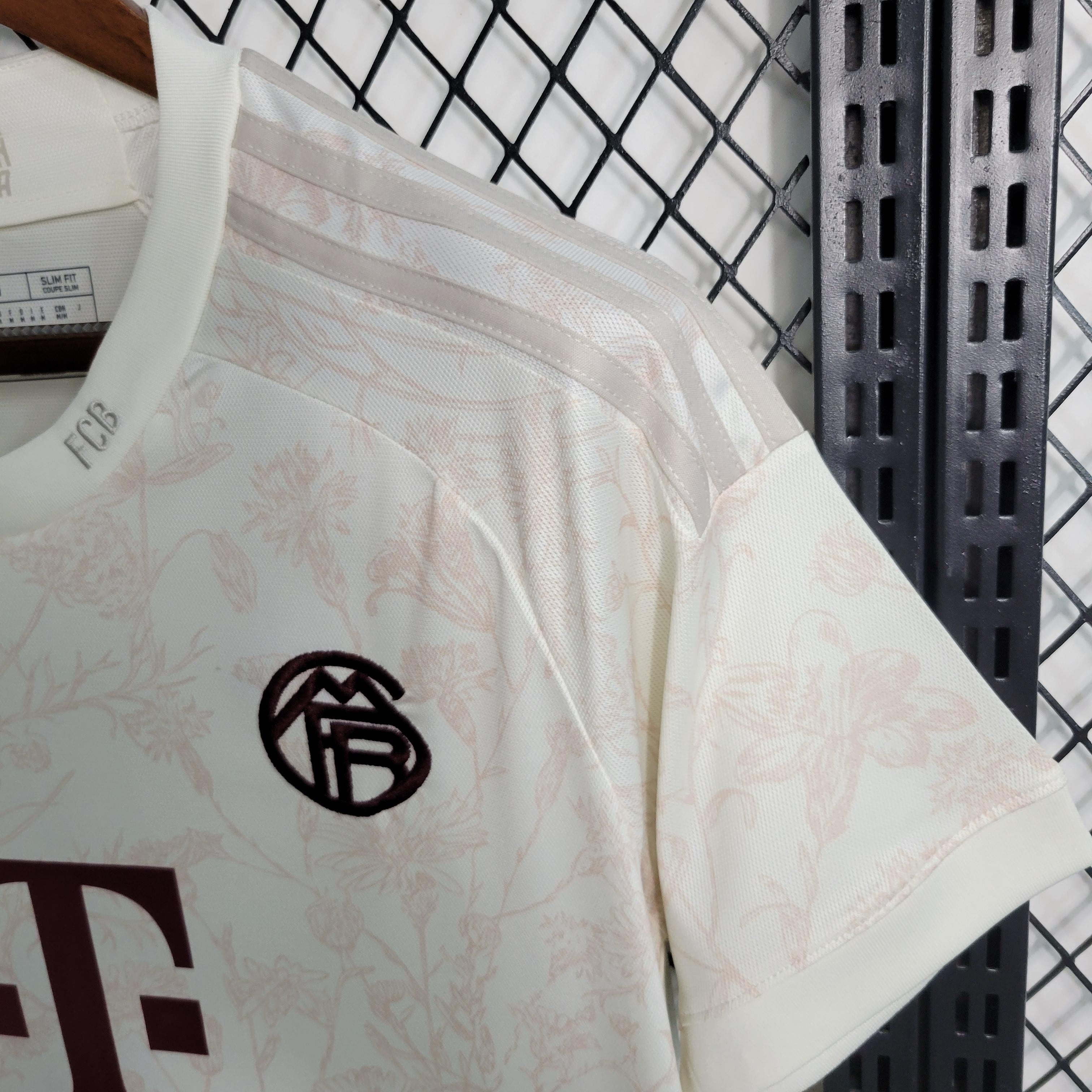 Camisola 23/24 Bayern Munique Terceira